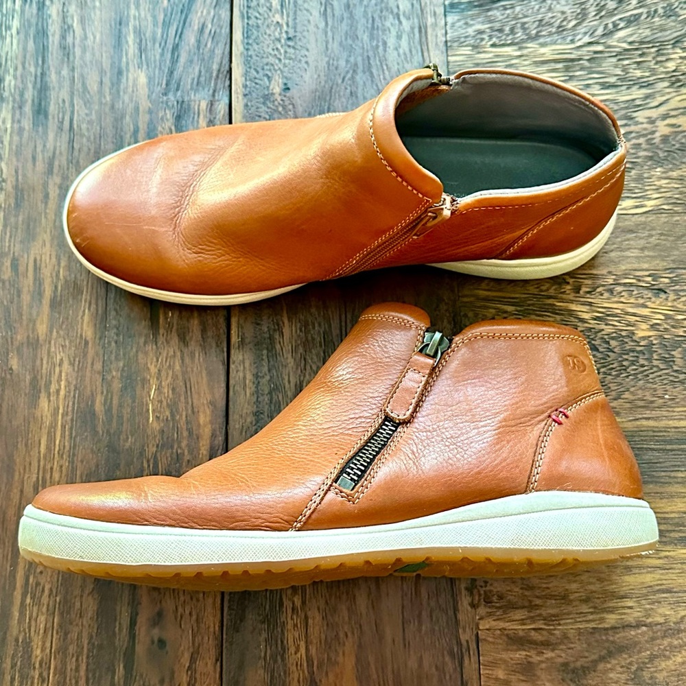 Joseph Seibel tan/brown leather “the European Walking Shoe”. Size 39.